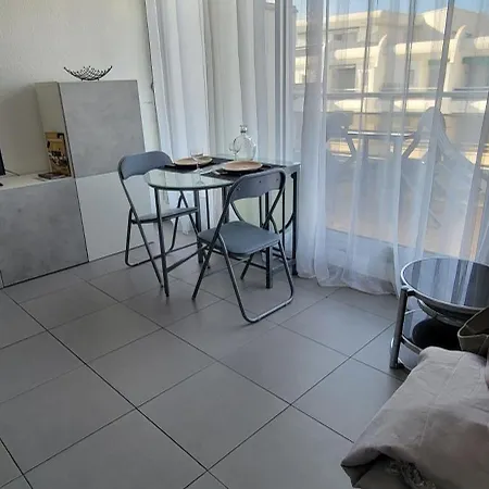 Parking Et Clim 100 M De La *