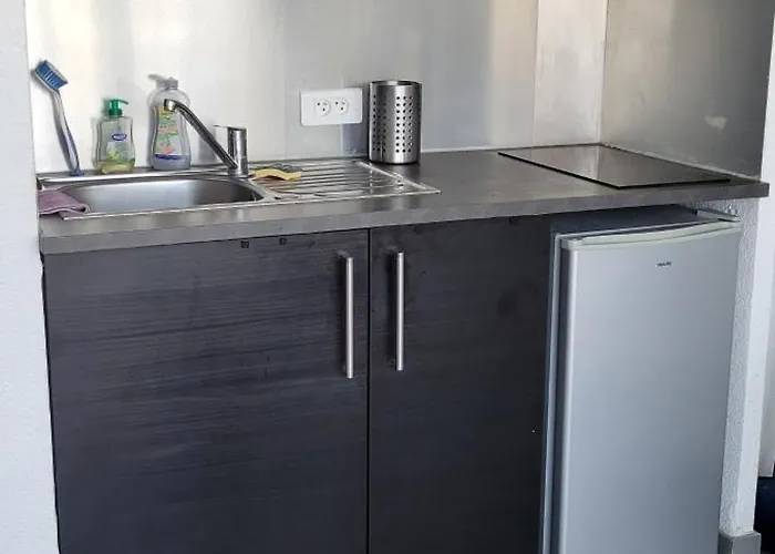 Parking Et Clim 100 M De La *