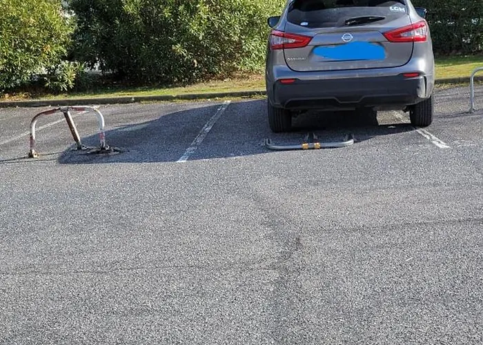 Lägenhet Parking Et Clim 100 M De La *